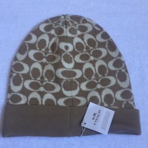Never worn coach winter knit logo hat. Authentic